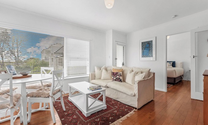 Devonport Apartment | Bespoke Stays - Christmas by the Coast