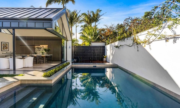 Ponsonby House | Bespoke Stays - Summer Christmas Escape