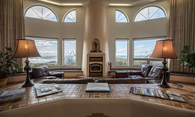 Bandon House | Best Beach Front House in Bandon, Ocean View Spa, Fireplace, Golf, Fishing,