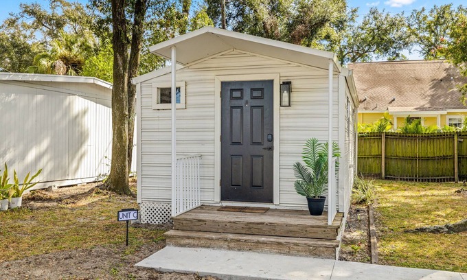 Tampa Heights Cottage | Best Location, Cute 1br Guesthouse Near Downtown, Riverwalk, and Armature Works
