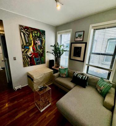 Union City Apartment | BEST LOCATION FOR NYC VISITORS 2 BEDROOMS SUBWAY 20 STEPS AWAy BEST OPPORTUNITY EVER