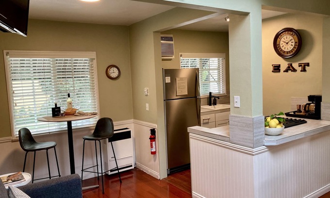 West Beach House | Best Location in town! Walk everywhere. Only 2 Blocks to Ocean, Pier & Wineries!