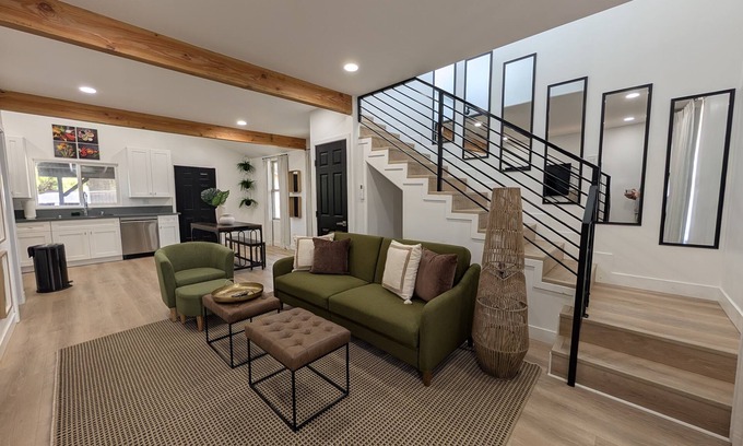 Lincoln Acres House | Best Location pet friendly Home just renovated