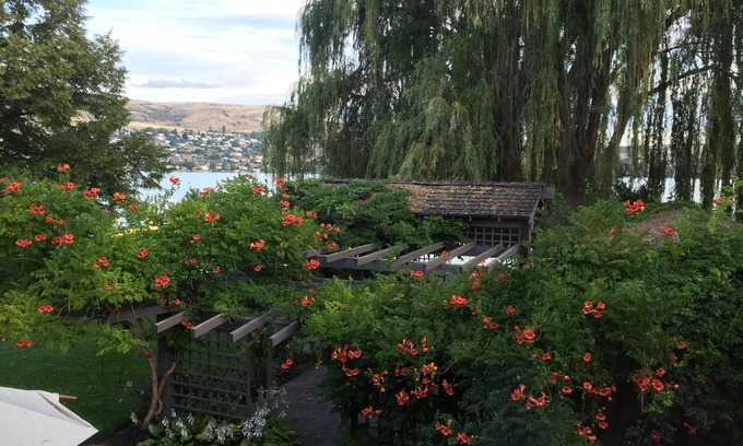 Vernon House | Best lot on the lake