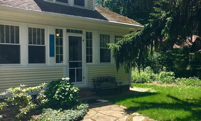 Union Pier Cottage | Best Union Pier getaway. Steps to the beach. Fenced yard,fire pit, Weber grill