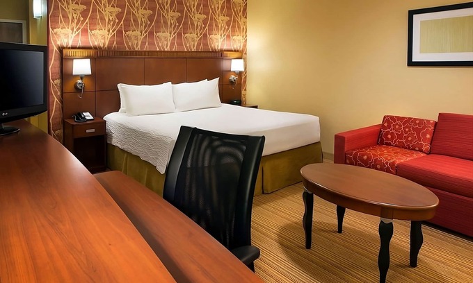 Mayo Clinic Hotel | Best Value, Quality Stay! w/Pool, Near Rio Montana Park, Pet-Friendly
