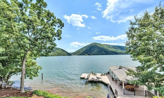 Huddleston Apartment | BEST VIEW~Luxury 8500 Sq Ft~6 bedroom 5 Flex Rooms