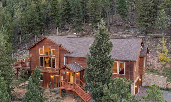 Evergreen Cabin | BEST VIEWS! Mountain Retreat—Saltwater HotTub/Firepit. Close to trails/Red Rocks