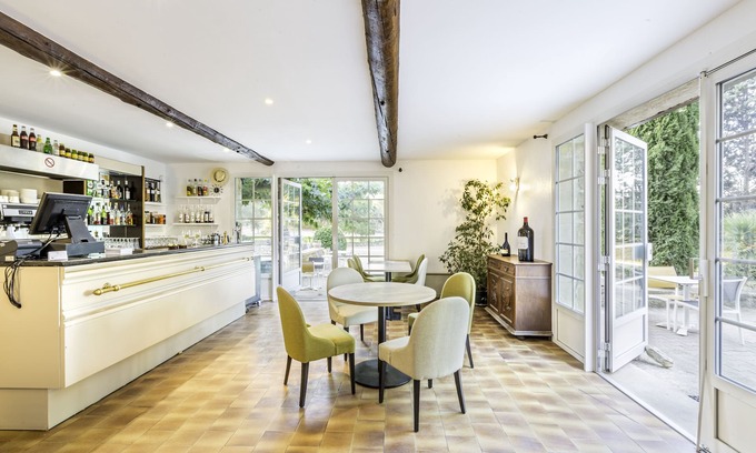 Salon-de-Provence Hotel | Best Western Domaine de Roquerousse