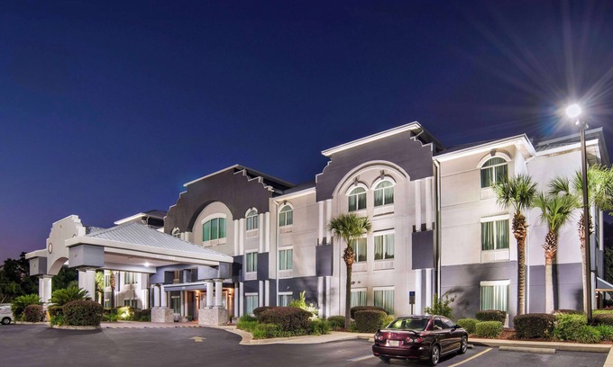 Pine Forest Hotel | Best Western Plus Blue Angel Inn