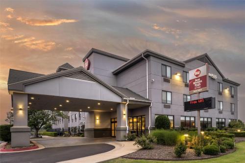 Bentonville Hotel | Best Western Plus Castlerock Inn & Suites