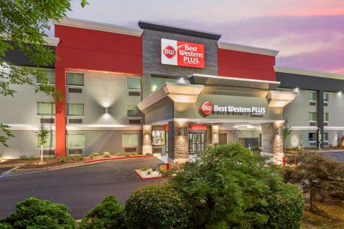 Cleveland Hotel | Best Western Plus Cleveland Inn & Suites