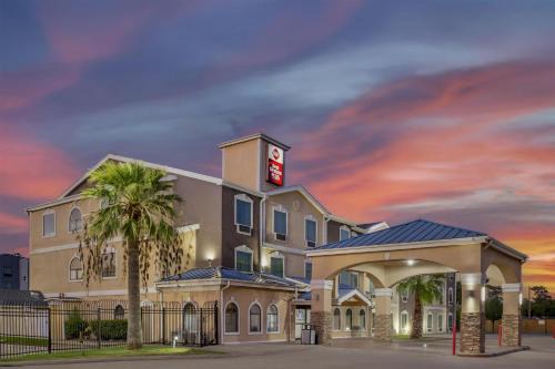 North Shore Hotel | Best Western Plus Heritage Inn & Suites Houston East