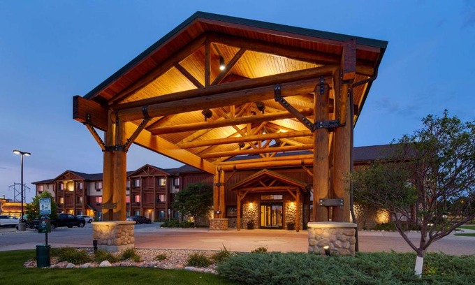 Fargo Hotel | Best Western Plus Kelly Inn and Suites