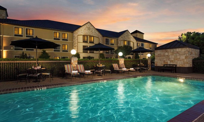 Lewisville Hotel | Best Western Plus Lewisville Flower Mound