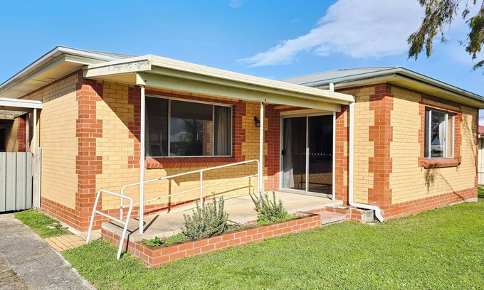 Waterhouse House | Bethanga - Short walk to the heart of Robe -Pets Welcome - Outside Only