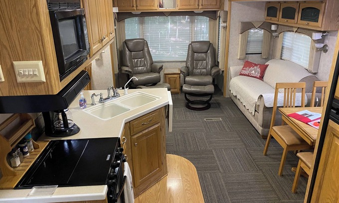 Beulah House | Betsie - Excellent 35Ft RV Camper in the Woods Fire Pit & Hot Tub Access