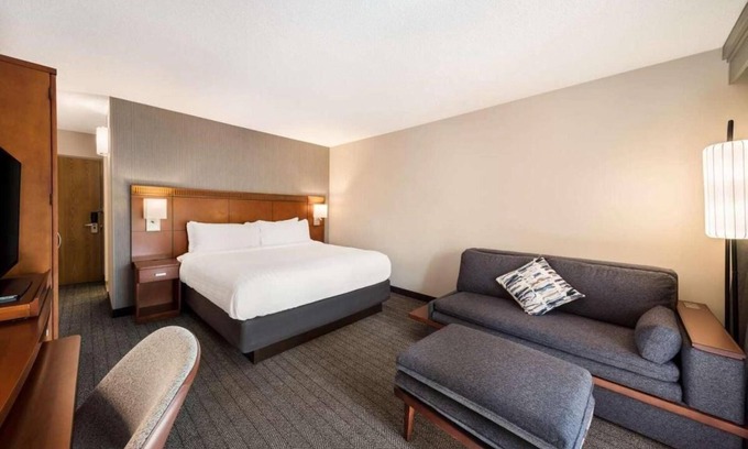 San Jose Hotel | Better Choice For Your Vacation! with Pool, Near Winchester Mystery House