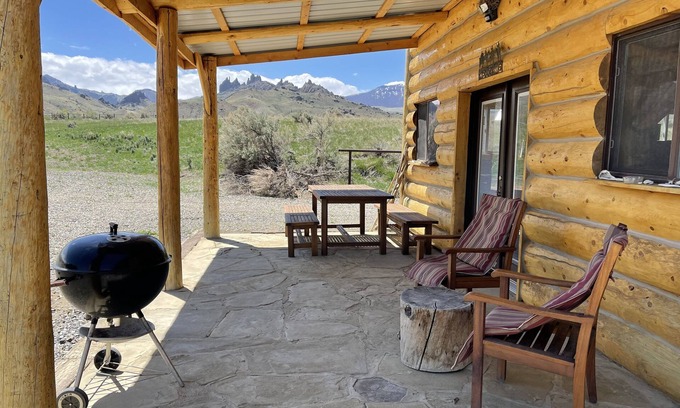 Cody Cottage | Between Cody & Yellowstone Bunkhouse & Fishing On The Shoshone River(Listing #1)