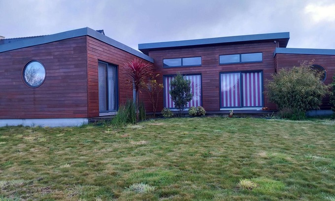 Pont-Croix House | BETWEEN LAND AND SEA BRIGHT HOUSE ON ONE LEVEL, LARGE GARDEN