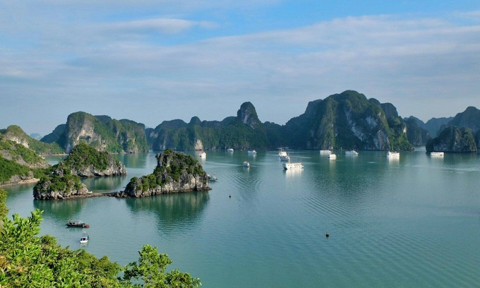 Saratoga House | Between mountain wineries and Silicon Valley