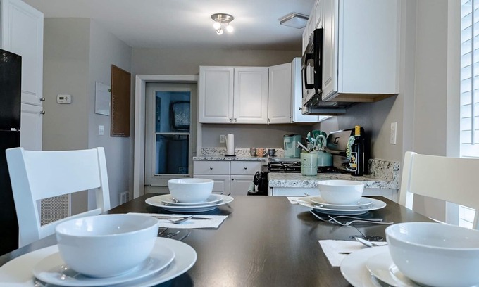 Norton Shores House | Betz Bungalow - Norton Shores
