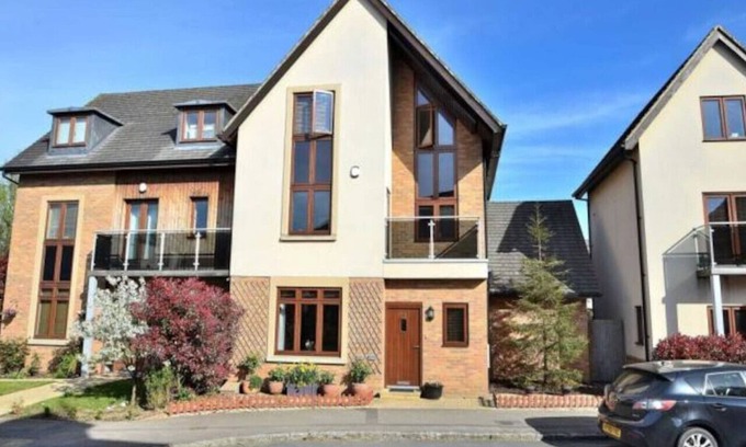 Milton Keynes House | Bewd House - Fast Wifi, SmartTV Balcony, Parking