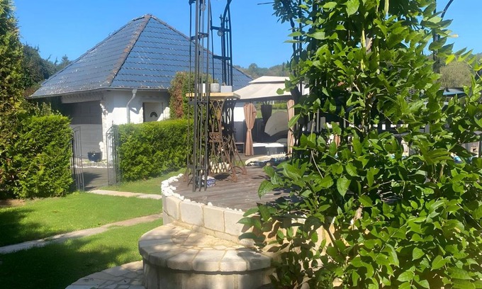 Wadern Apartment | Bewitching Apartment with Garden and Terrace