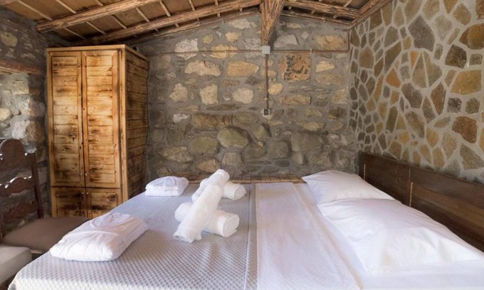 Ikaria House | BH685 - C - Room Ikaria