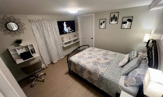 North Riverdale Apartment | Bibi’s Place Private Entrance, Room w/Full Bath