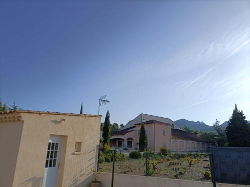 Vacqueyras Apartment | Bienvenue au Dormidou en Provence !
