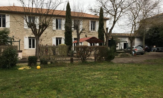 Saint-Quentin-de-Baron Bed & Breakfast | Bienvenue chez Suzy