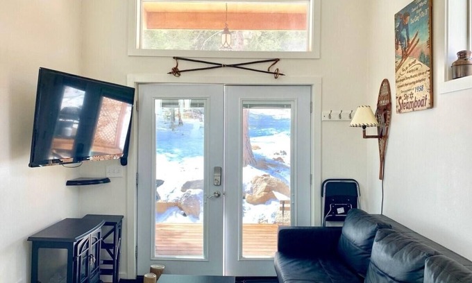 Idaho Springs Cabin | Bierstadt Cabin at Base Camp Lodging Company