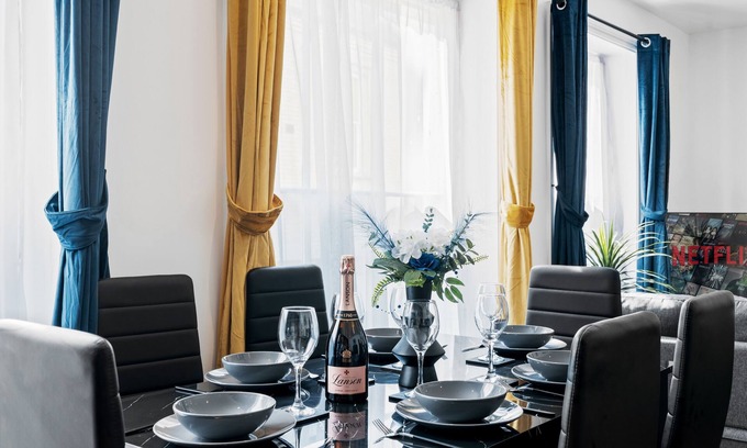 Brighton City Centre Apartment | Big 2BD 2B Luxury The Lanes Brighton Sleeps 8