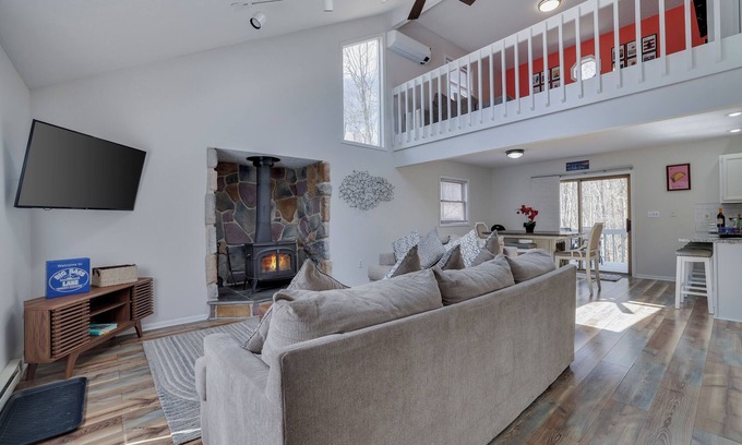 Gouldsboro House | Big Bass Lake 4BR Poconos Home - GAME ROOM - POOL