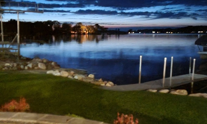 Audubon House | BIG CORMORANT 3 bedroom house with WiFi, AC. 4th bedroom lakeside with A/C.