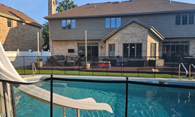 Wood Dale House | Big Family