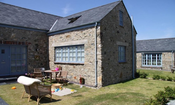 Llanfaethlu Cottage | Big Moo - a sea view that sleeps 8 guests in 4 bedrooms