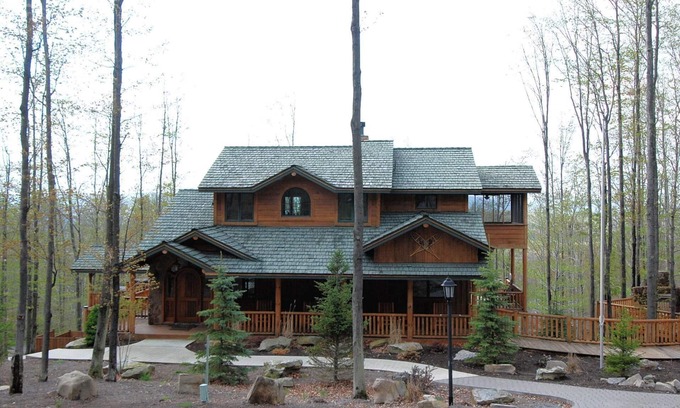 Timberline House | Big or Little this Bear is sure to become a family vacation favorite.