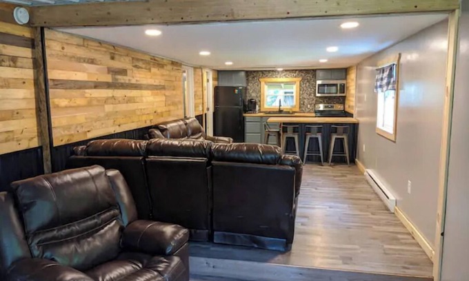 Linesville Cottage | Big Sky Cottage, Quiet, Relaxing Retreat