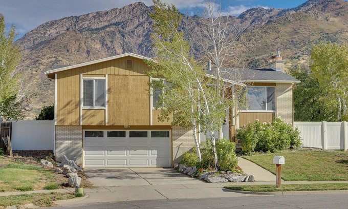 Cottonwood Heights House | Big Space, Bigger View! Cottonwood Canyon Retreat