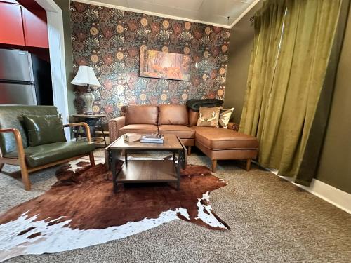 Russell Apartment | Bigfoot Retreat-private Condo 1bed1bathbalcony