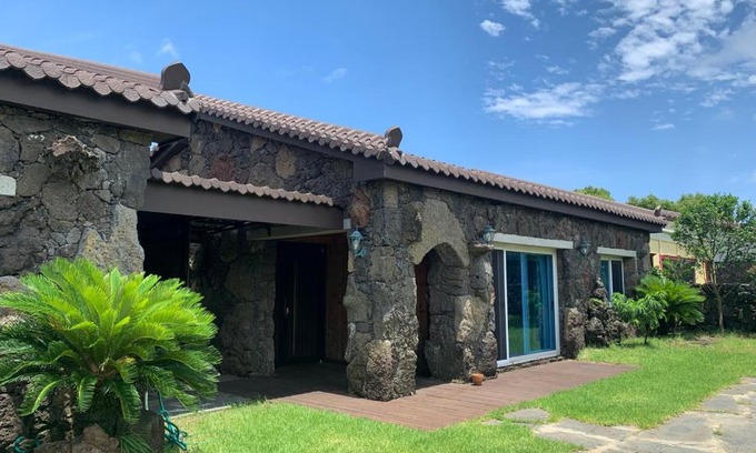 Sehwa-ri House | Bijarim Healing Pension