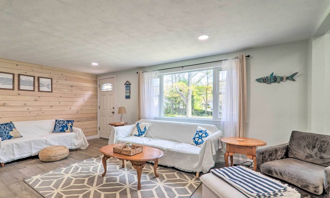 Centerville House | Bike to Beach: Centerville Home w/Deck!
