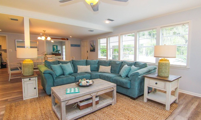 Saint Simons Island Cottage | Bike to Beach, Pier & Hotspots! Fenced Yard, Geat Location!