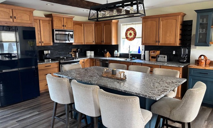 South Hero House | Biker's Paradise! 4 bedroom home in Champlain Islands near bike path and lake