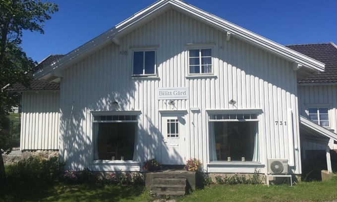 Hobol House | Bilitt gård