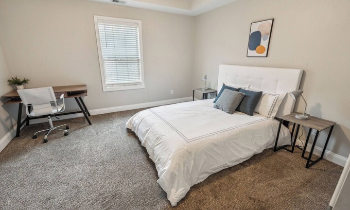 Clarksville Apartment | Biltmore Luxury 1513 #7 Townhomes l 2Bd 2 Bth