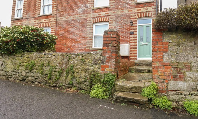 Wyke Regis Cottage | BINDON COTTAGE, family friendly, with a garden in Wyke Regis
