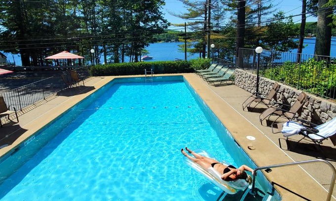 Laconia Hotel | Birch Knoll Motel